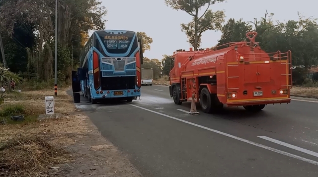 ระทึก!ไฟไหม้รถทัวร์โดยสาร กรุงเทพฯ-พนมไพร หวิดย่างสดยกคัน