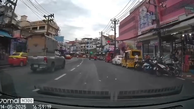 อย่ามาเนียน! วินจยย.ทำทีจอดช่วยเก็บเงิน แต่ยัดใส่กระเป๋าตัวเอง