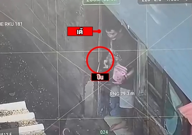 เปิดภาพ “ไอ้เต้” อาวุธครบมือ  โผล่ออกมาเจรจากับตำรวจ