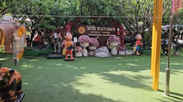 บรรยากาศวัดไร่ขิง วันหยุด คนมาทำบุญบางตา