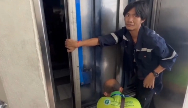 ระทึก! ลิฟต์รพ. พุ่งกระแทกขึ้นชั้น 9 คนไข้ 6 คนติดข้างใน