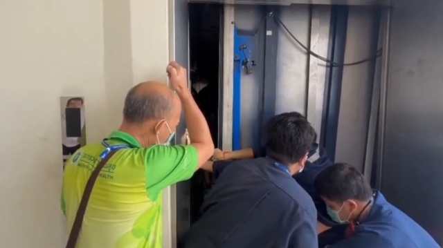 ระทึก! ลิฟต์รพ. พุ่งกระแทกขึ้นชั้น 9 คนไข้ 6 คนติดข้างใน