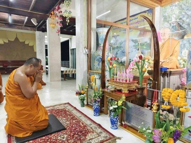 เปิดภาพ! เจ้าคุณอาชว์ เจ้าอาวาสวัดตรีทศเทพ ลาสิกขาฟ้าผ่า ก่อนไปสปป.ลาว