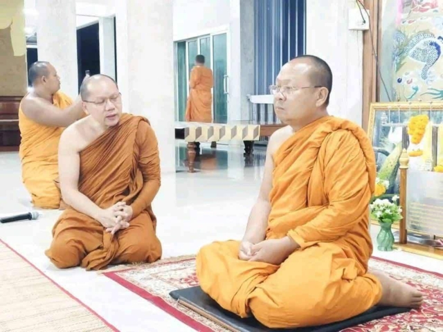 เปิดภาพ! เจ้าคุณอาชว์ เจ้าอาวาสวัดตรีทศเทพ ลาสิกขาฟ้าผ่า ก่อนไปสปป.ลาว