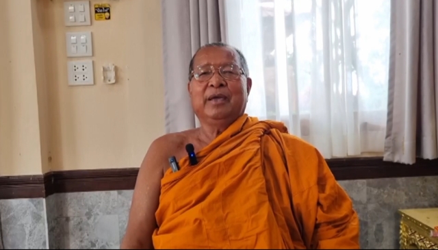 ยอมรับแล้ว! พระนักเทศน์ชื่อดังบุรีรัมย์ ภาพหลุดในโซเชียล-ถ่ายเอง