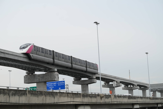 รถไฟฟ้าสายสีชมพู เข้าอิมแพ็ค เมืองทองธานี