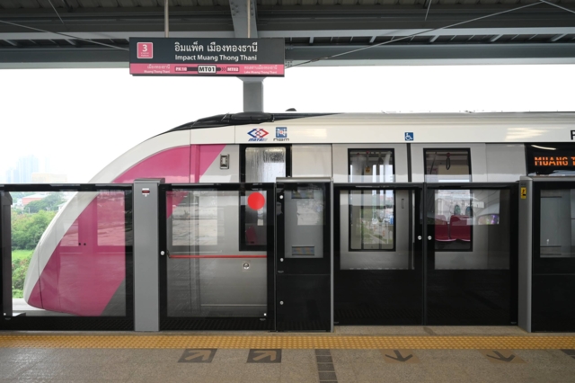 รถไฟฟ้าสายสีชมพู เข้าอิมแพ็ค เมืองทองธานี