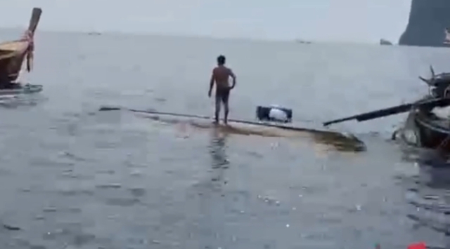 สปีดโบ๊ต บรรทุกนทท.ชนเรือหางยาวจมทะเลที่เกาะพีพี