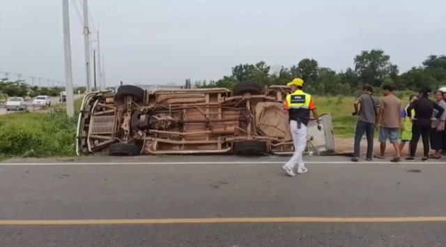 Cement truck crash with school van injures 20 in Prachinburi | News by Thaiger