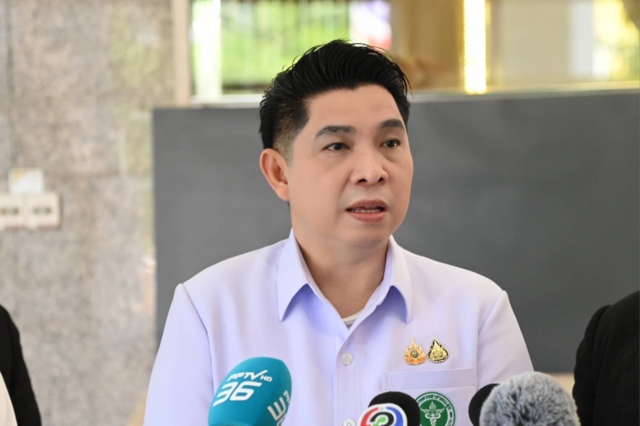 “ทนายชวภณ” ร้องแพทยสภาสอบจริยธรรม ปม แชตหลุดซัด “ทักษิณ”