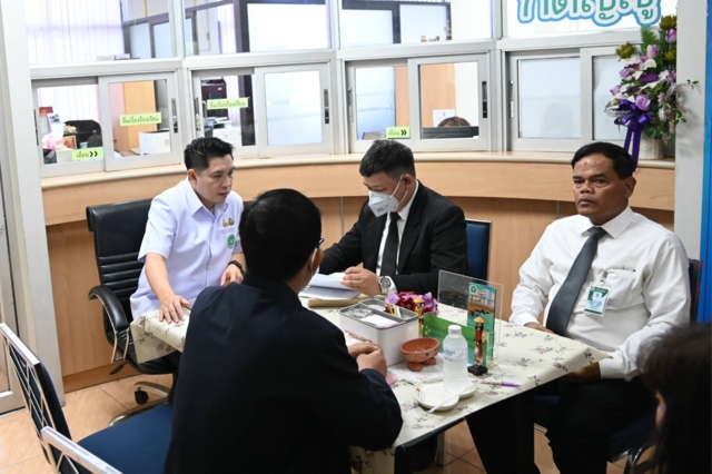 “ทนายชวภณ” ร้องแพทยสภาสอบจริยธรรม ปม แชตหลุดซัด “ทักษิณ”