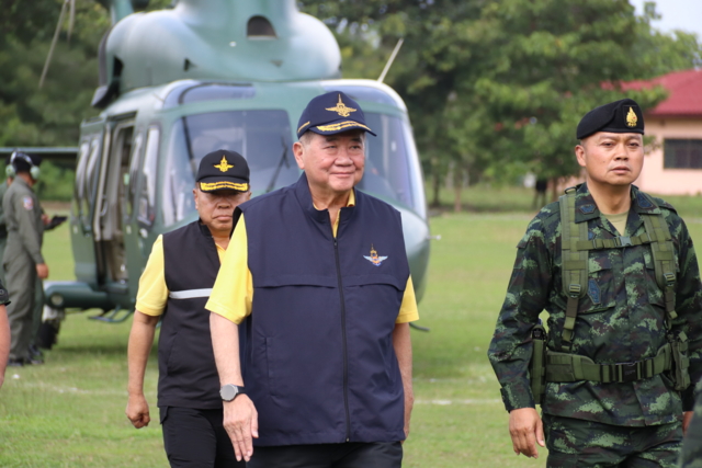 "ภูมิธรรม" บินชายแดนช่องบก ยันข่าววางกับระเบิดไม่จริง