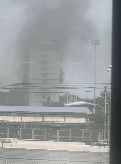 ระทึก! เพลิงไหม้ห้องพักนักกีฬาโรงเรียน ย่านนนทบุรี