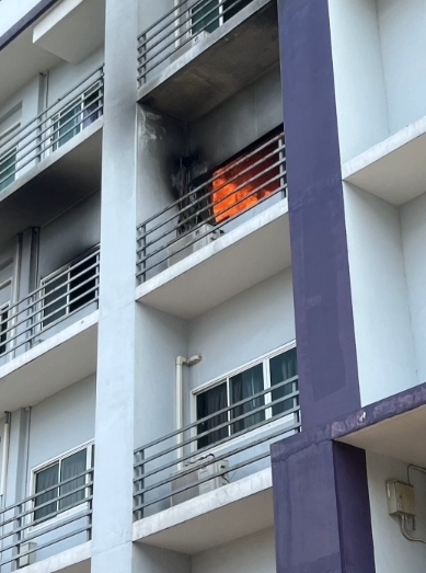 ระทึก! เพลิงไหม้ห้องพักนักกีฬาโรงเรียน ย่านนนทบุรี