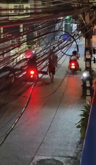 โจ๋!ปากน้ำ เปิดฉากตะลุมบอนกันกลางดึกภายในซอยอยู่สุข