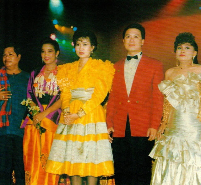 ภาพจากเฟซบุ๊ก พุ่มพวง ดวงจันทร์ 