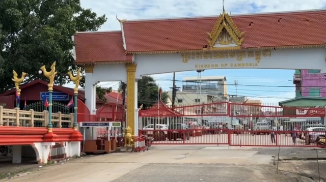 ด่านถาวรบ้านแหลม ยังไม่เปิดประตูให้รถสินค้าข้ามไปกัมพูชา
