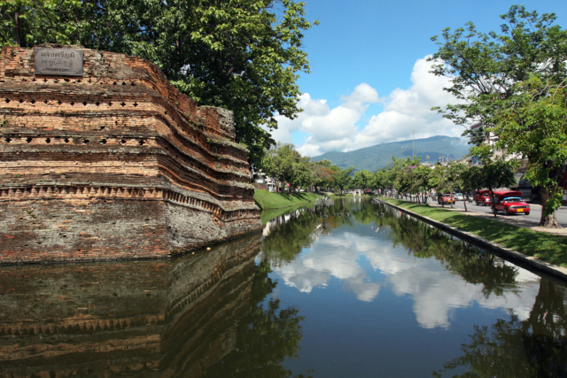 กำแพงเมืองและคูเมืองเชียงใหม่ 