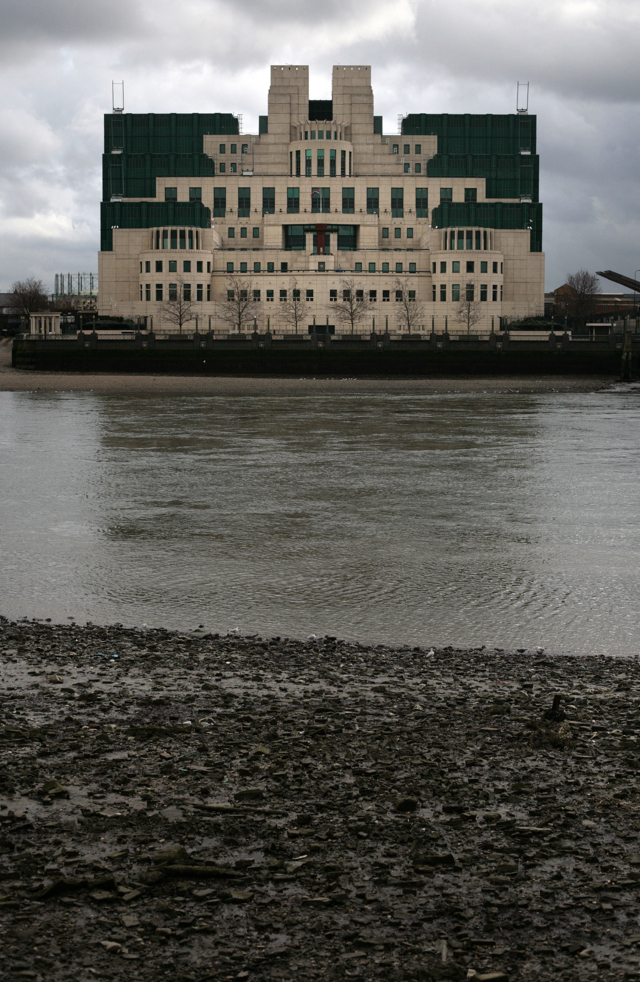 ตึก MI6 ภาพจาก SHAUN CURRY / AFP