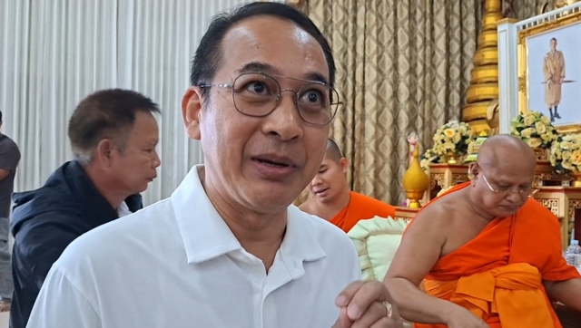 ปรากฏตัวแล้ว! เจ้าคณะจังหวัดพิจิตร ขึ้นศาลาทำบุญวันเข้าพรรษา