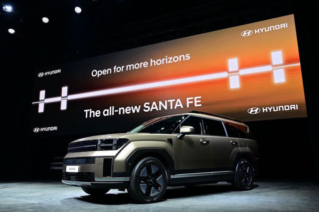 Hyundai SANTA FE Generation 5 (2025) น้ำตาล