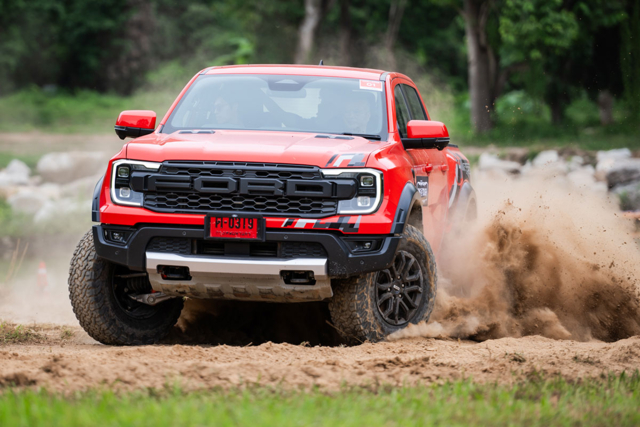 Ford Ranger Raptor รางวัล BEST 4WD PETRO PICKUP