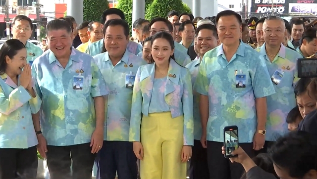 นายกฯ ใส่เสื้อบาติกลายสมิหลา นำ ประชุม ครม.สัญจร สงขลา