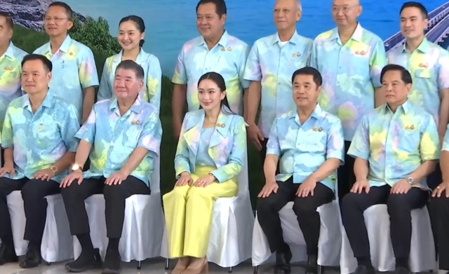 นายกฯ ใส่เสื้อบาติกลายสมิหลา นำ ประชุม ครม.สัญจร สงขลา