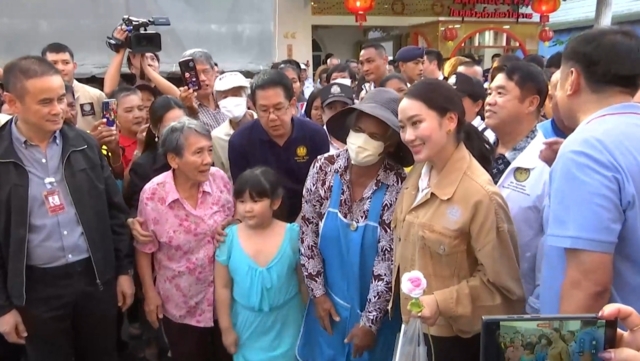 นายกฯเยี่ยมชมเมืองเก่าสงขลา ปชช.โผล่ทวงเงินเยียวยาน้ำท่วม