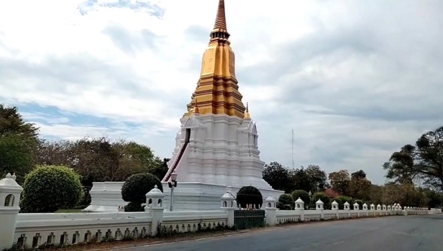 ชายคลั่ง! ฉุนขอโชคลาภเงินทองไม่ได้ ทุบไฟเจดีย์ทองพระศรีสุริโยทัย