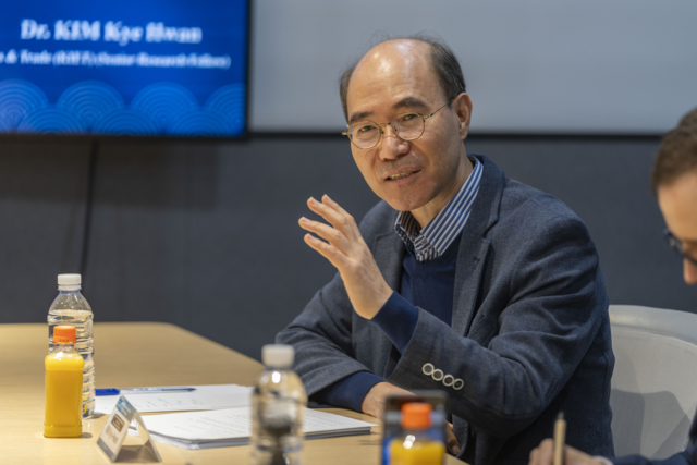 ดร. คิม กเย ฮวาน นักวิจัยอาวุโส จากสถาบันวิจัยเศรษฐกิจและอุตสาหกรรมเกาหลี (Korea Institute for Industrial Economics & Trade)