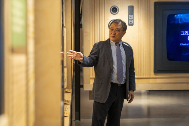 คุณโจ บยองกู นักวิจัยอาวุโสจากสถาบันพัฒนาเกาหลี (Korea Development Institute - KDI) ควบตำแหน่งประธานสถาบันความร่วมมือทางเศรษฐกิจเกาหลี (Korea Economic Cooperation Institute) 