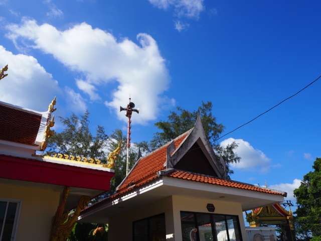 เสาเสียงตามสายที่สำนักสงฆ์เจริญกมลา ไม่ได้ใช้งานมานานกว่า 2 ปี