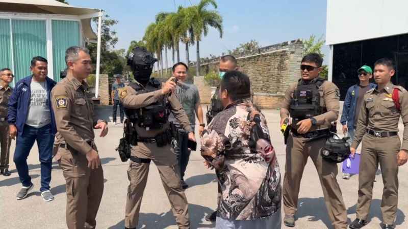 ด่วน! ชายคลั่ง บุกบ้าน “อัศวเหม” ยิงปืนขึ้นฟ้า อ้างเทพเข้าสิง