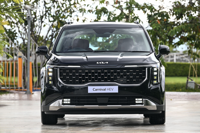 Kia Carnival HEV 7-seat Luxury ด้านหน้า