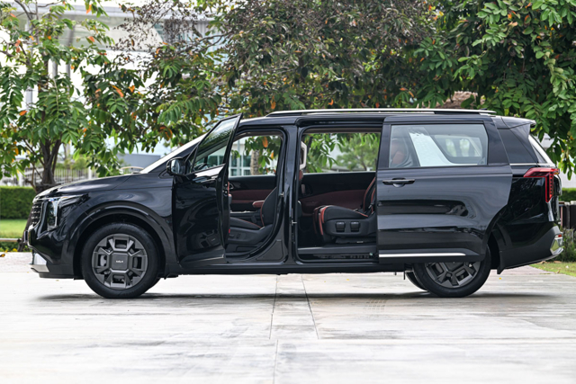 Kia Carnival HEV 7-seat Luxury ประตูสไลด์