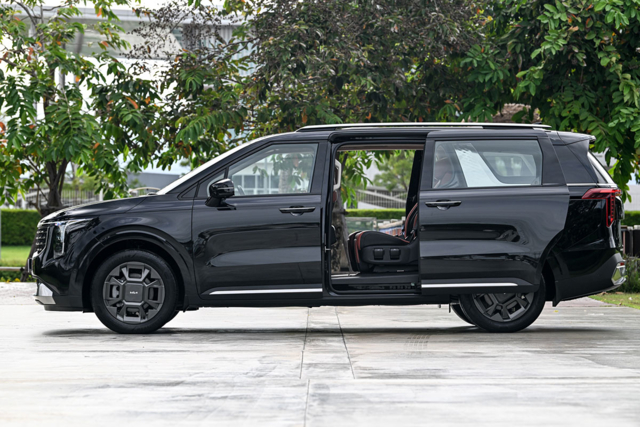 Kia Carnival HEV 7-seat Luxury ประตูสไลด์ไฟฟ้า