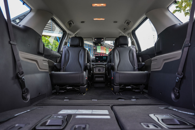 Kia Carnival HEV 7-seat Premium เบาะแถวสอง เบาะแถวสาม