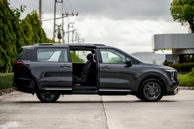 Kia Carnival HEV 7-seat Premium ประตูสไลด์