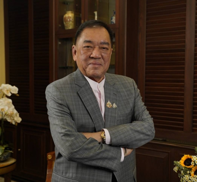พจน์ อร่ามวัฒนานนท์ ประธานกรรมการหอการค้าไทยและสภาหอการค้าแห่งประเทศไทย