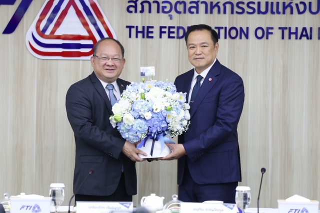 นายเกรียงไกร เธียรนุกุล และนายอนุทิน ชาญวีรกูล