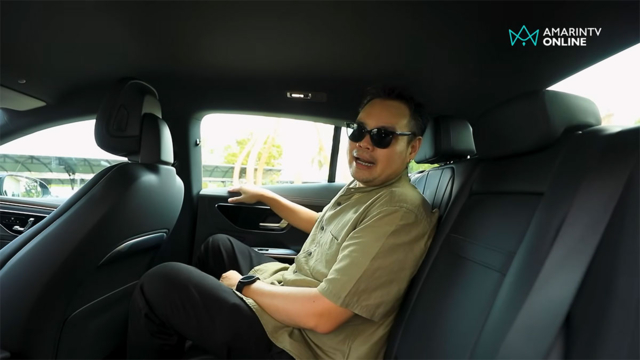 Mercedes-Benz EQE 300 เบาะนั่งแถวสอง