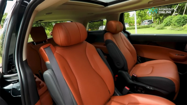 Kia Carnival HEV Luxury เบาะ