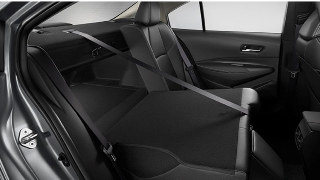 Corolla Altis 1.8G เบาะหลัง