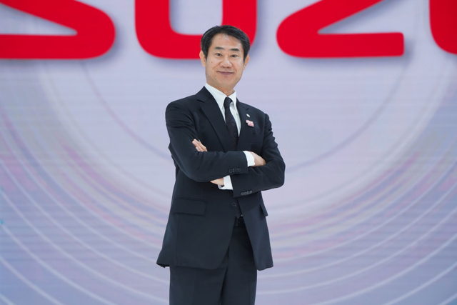 มร. ทาคาชิ ฮาตะ กรรมการผู้จัดการ บริษัท ตรีเพชรอีซูซุเซลส์ จำกัด