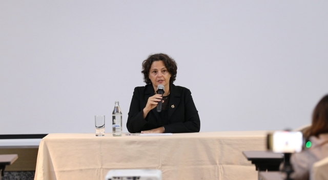 นางอโลนา ฟิชเชอร์-คัมม์ (H.E. Dr. Alona Fisher-Kamm) เอกอัครราชทูตอิสราเอลประจำประเทศไทย