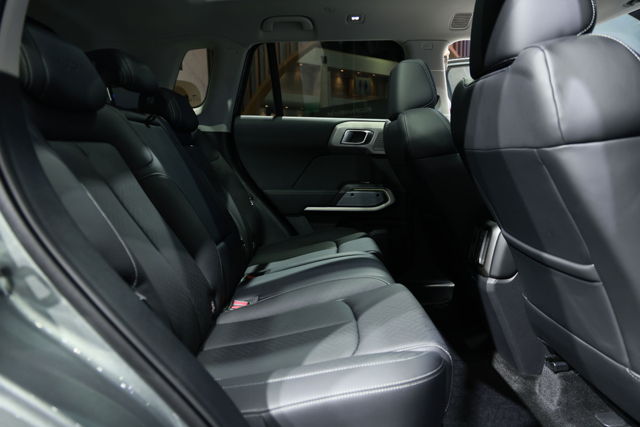 Denza B3 เบาะหลัง