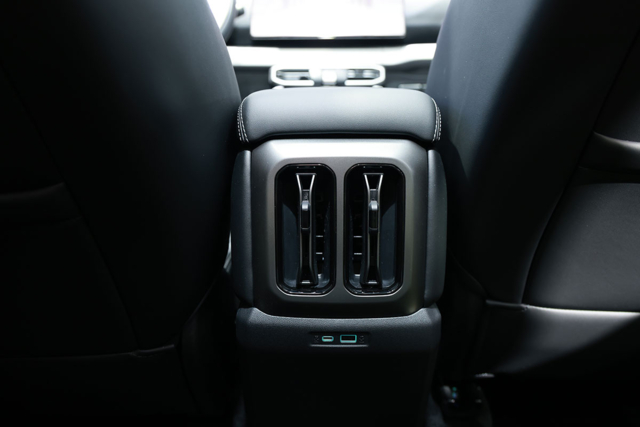 Denza B3 แอร์ตอนหลัง