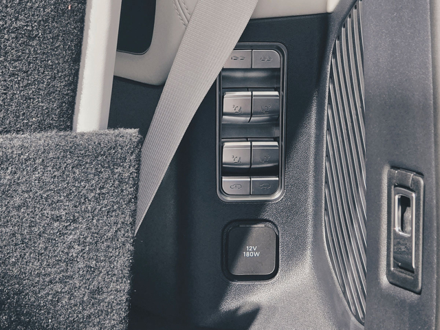 DENZA B8 ปุ่มพับเบาะ