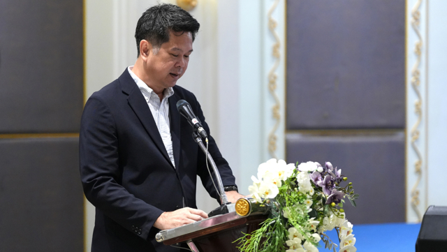 คุณสุรศักดิ์ จรินทร์ทอง นายกสมาคมผู้สื่อข่าวรถยนต์และรถจักรยานยนต์ไทย (สรยท.)